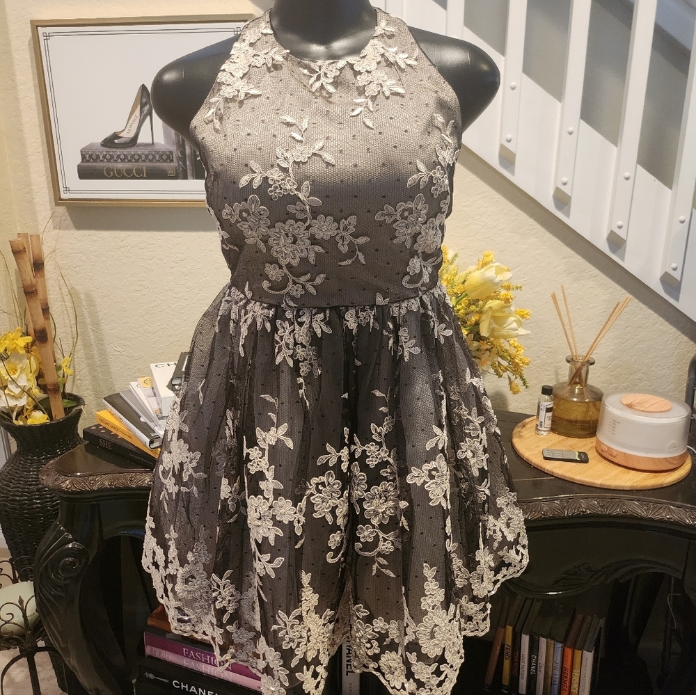 Alice + Olivia Beatrice T-back Lace Dress Size 0 - Picture 3 of 7